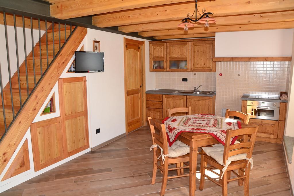 Apartamento Lo Coppa Fen Aosta Habitación foto