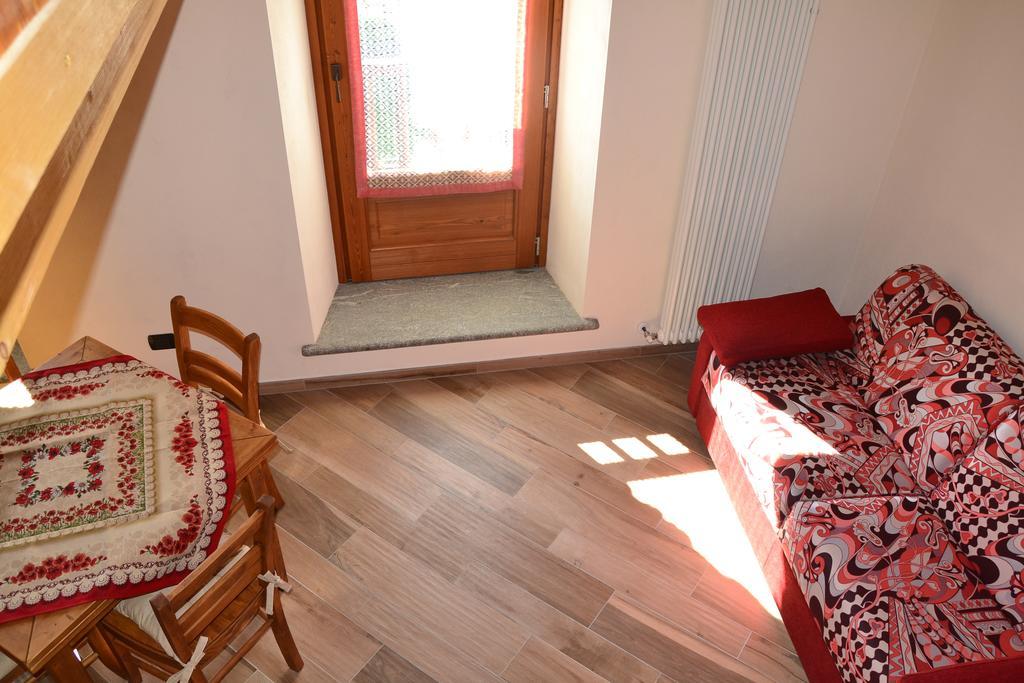 Apartamento Lo Coppa Fen Aosta Habitación foto