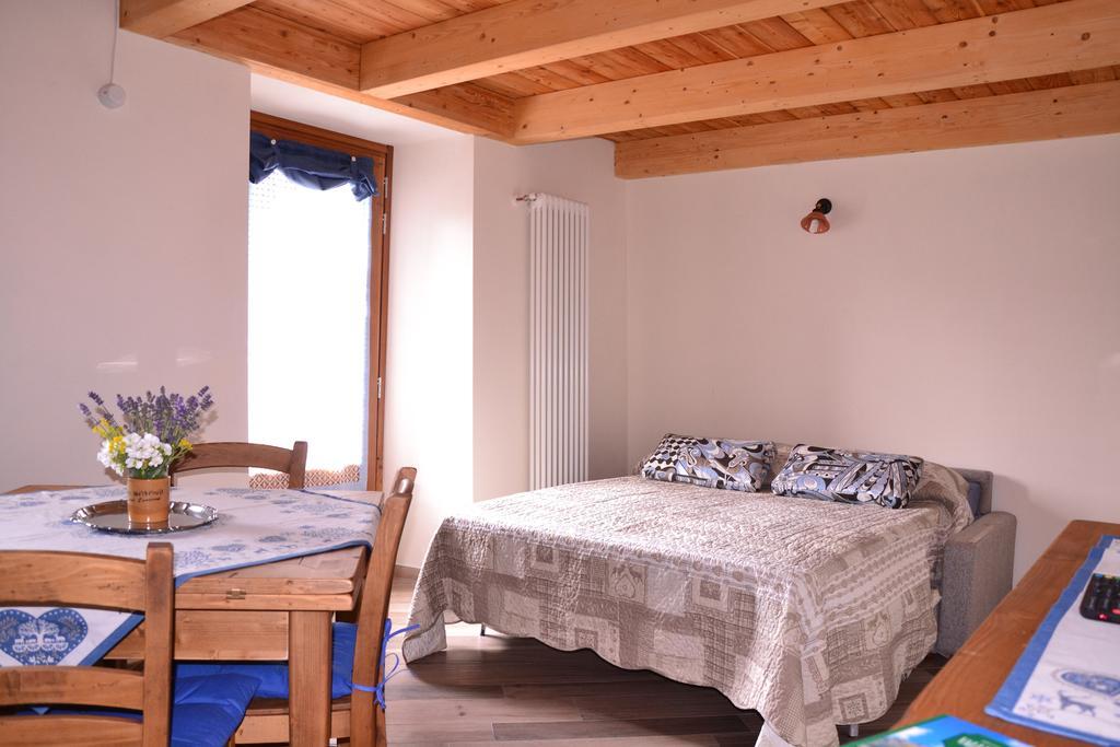 Apartamento Lo Coppa Fen Aosta Habitación foto